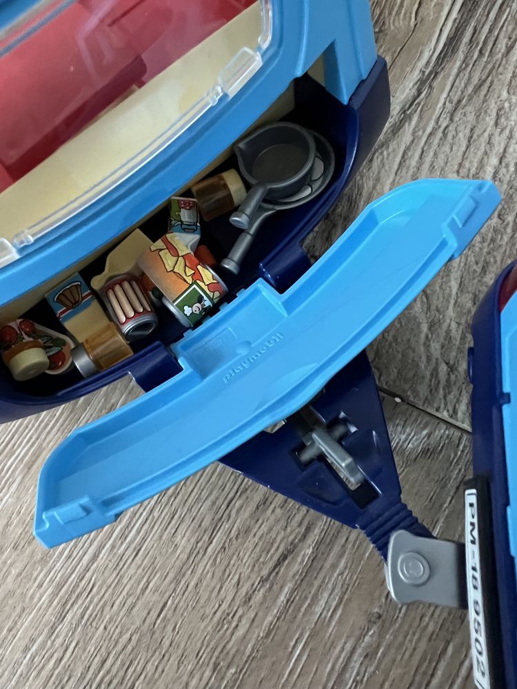 Playmobil 9502 pickup z przyczepą kempingową