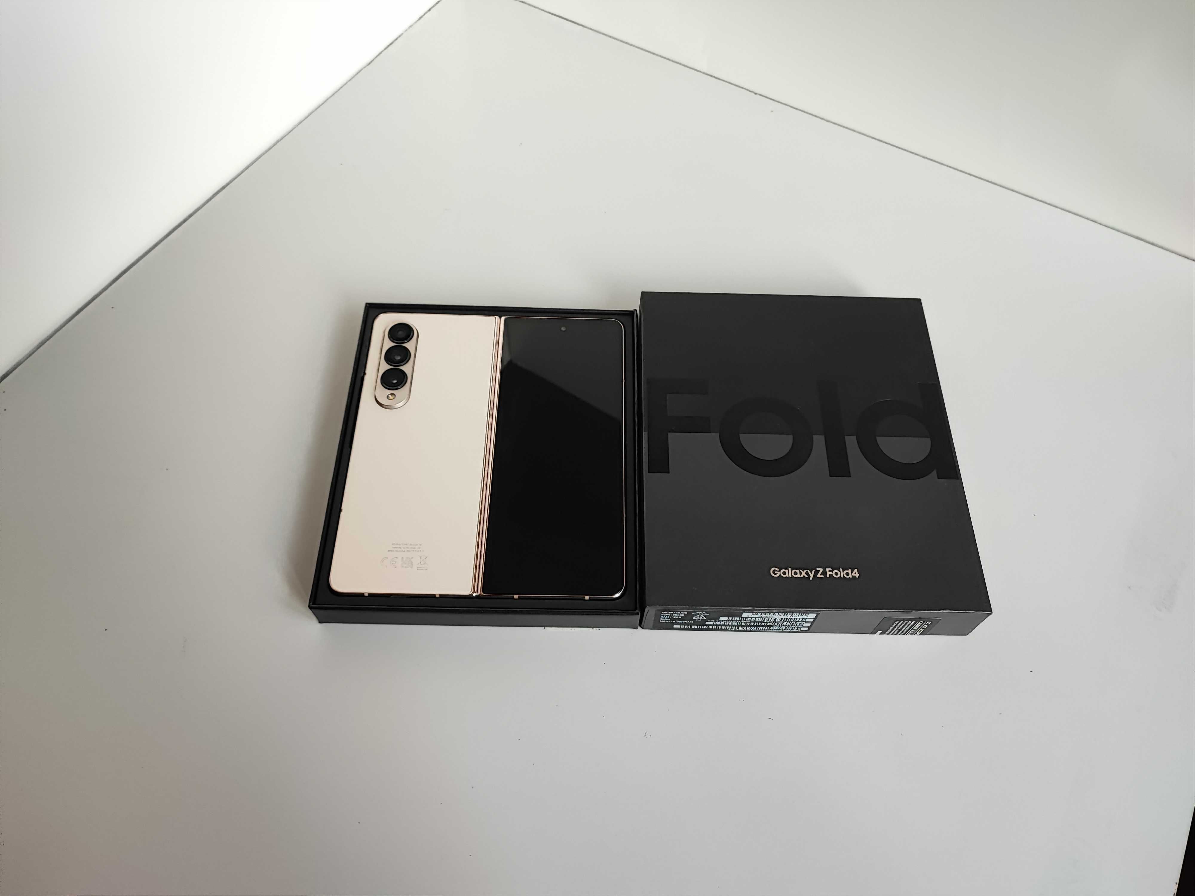Смартфон Samsung Galaxy Fold4 12/256GB Beige