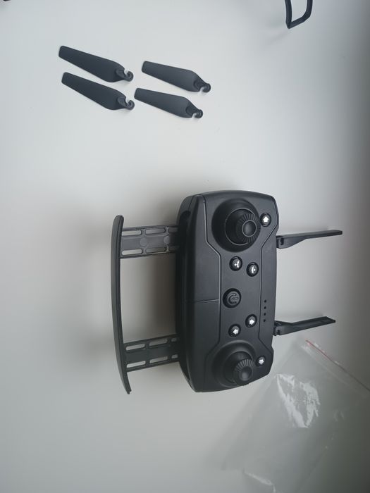 Дрон (фірму не знаю, подарували)