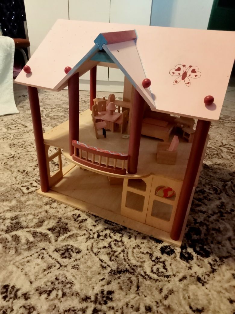 Domek dla lalek z meblami