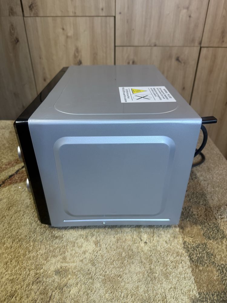 Cecotec Kuchenka mikrofalowa 20l z grillem Grandheat 3150