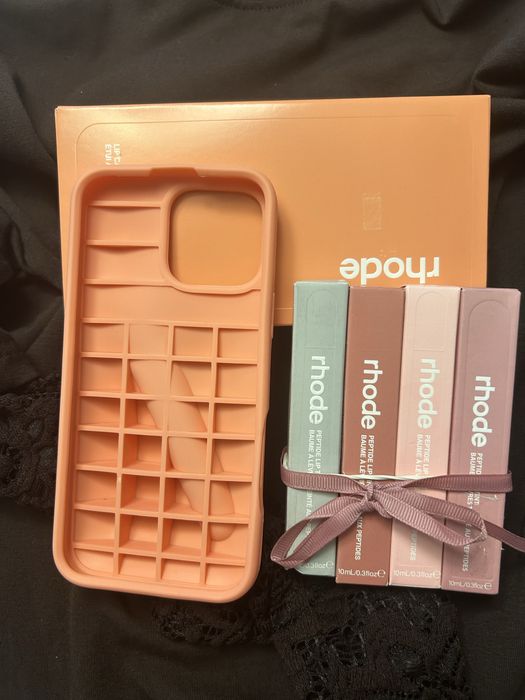 Case Rhode + lipglass Iphone 16 pro max