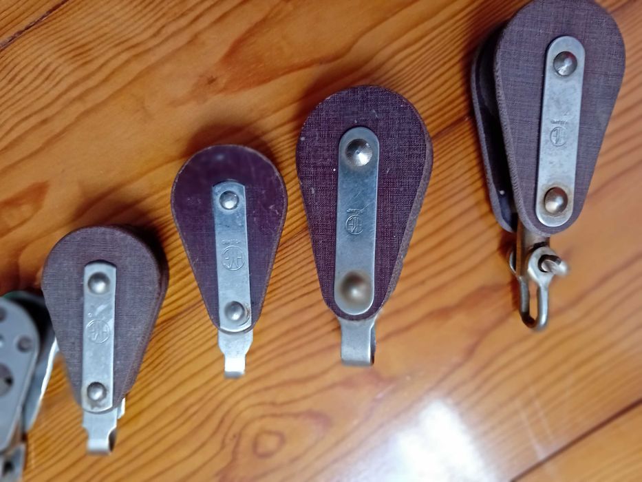 Lote de 7 roldanas / moitões / cadernais náuticos