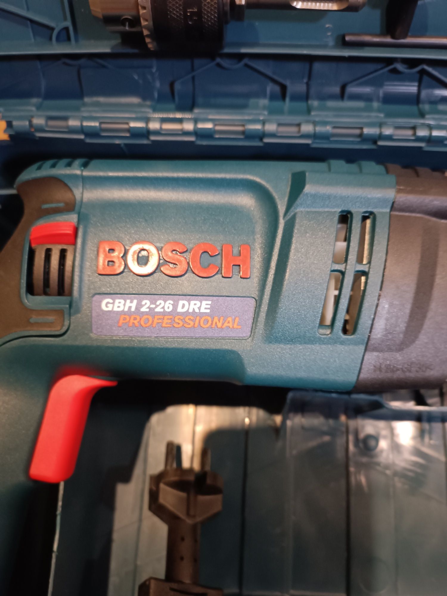 Перфоратор Bosch GBH 2-26 DRE (800 ВТ, 2.7 ДЖ), професійний перфоратор