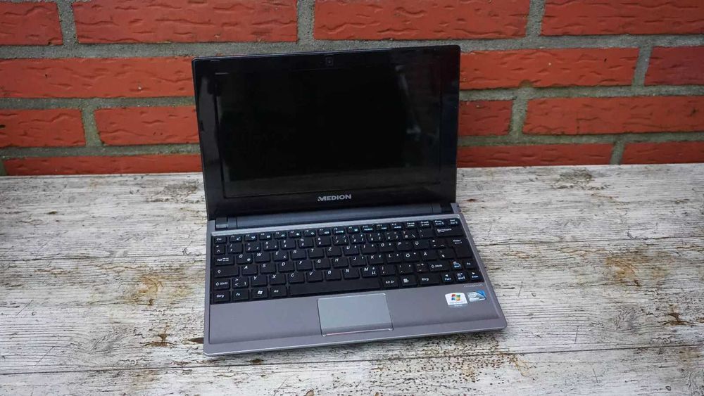 computador portátil Medion Akoya E1228 Intel Atom N570.