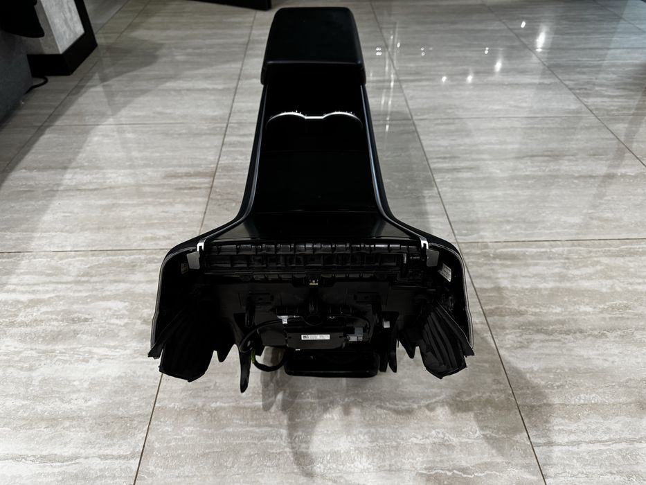 Консоль (тунель) Tesla model 3 Gen 1 (2018)