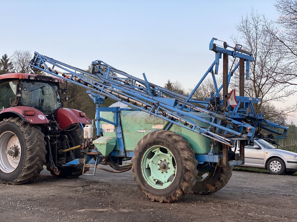 Opryskiwacz Ciągany Berthoud 2000 litrów hardi 24 metry