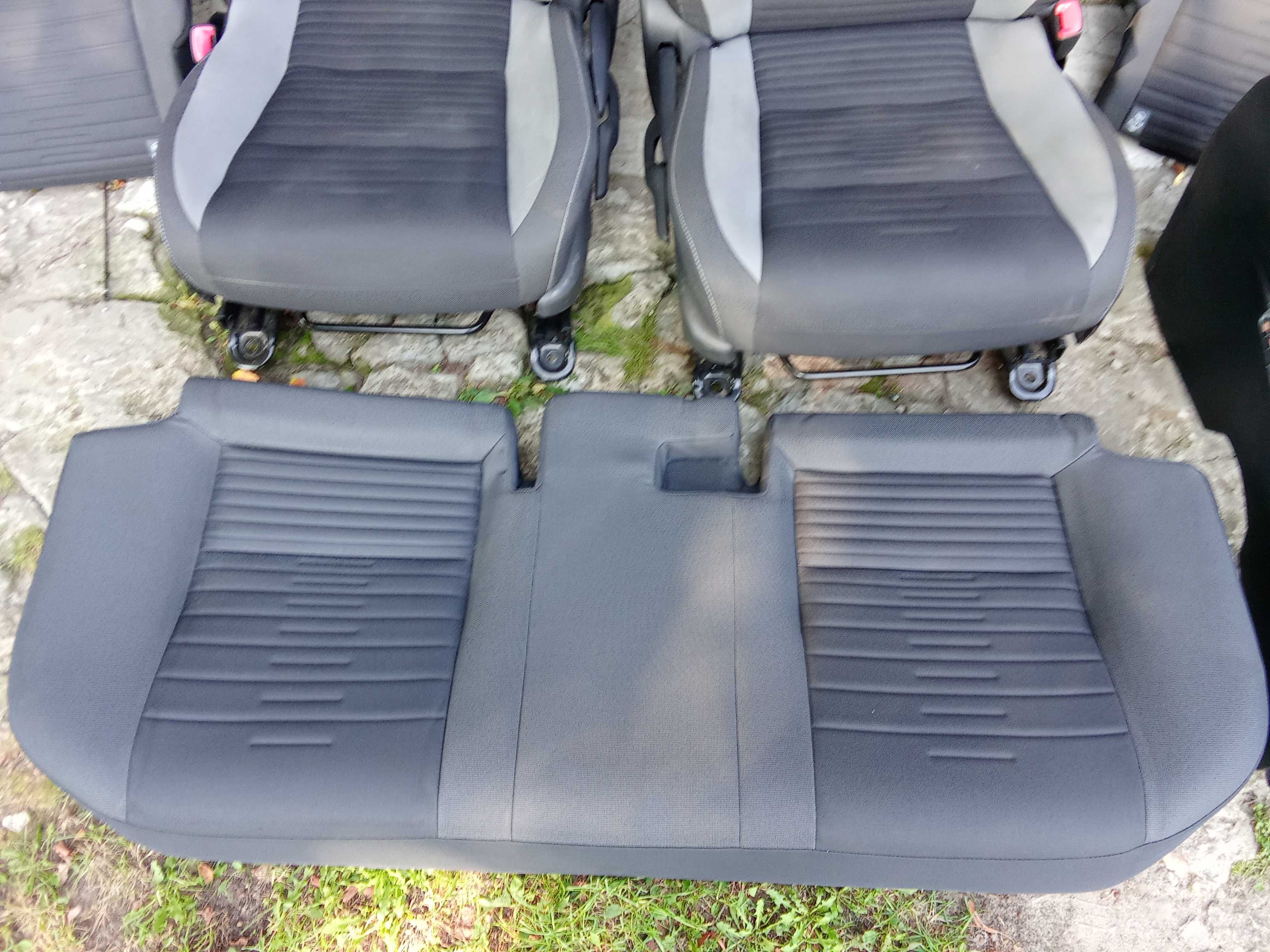 Toyota Auris II kombi hybryda fotele kanapa tylna podłokietnik EU.