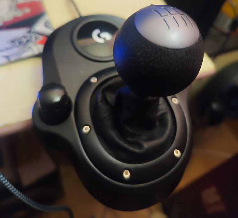 Volante Logitech G29 + caixa de velocidades