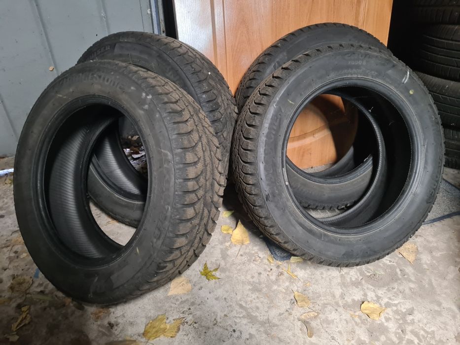 Продам зимние шины Bridgestone 185/60 R-15 бу