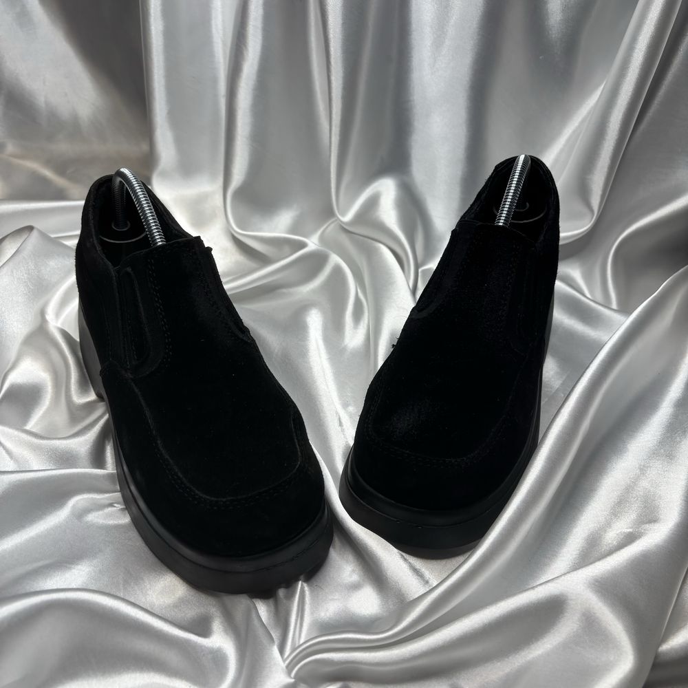 vintage chunky mokasyny zamszowe czarne na platformie koturny
