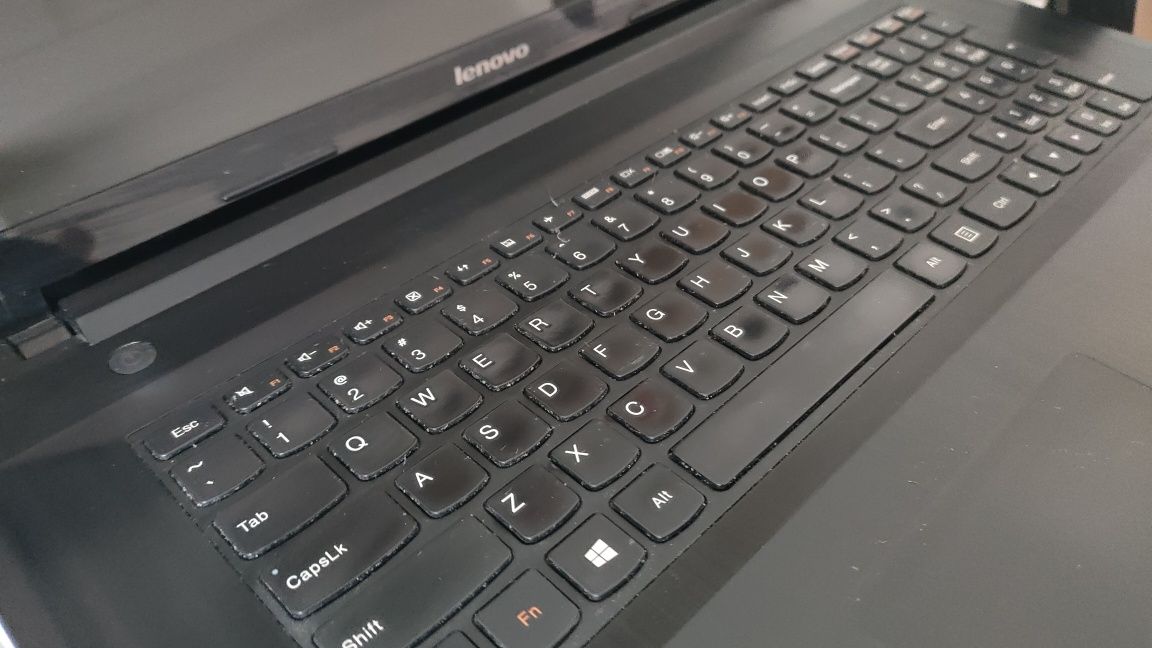 Lenovo laptop 17"