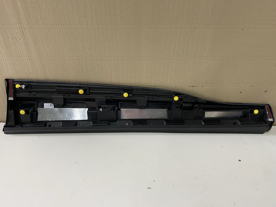 Накладка дверей передня ліва Audi E-Tron