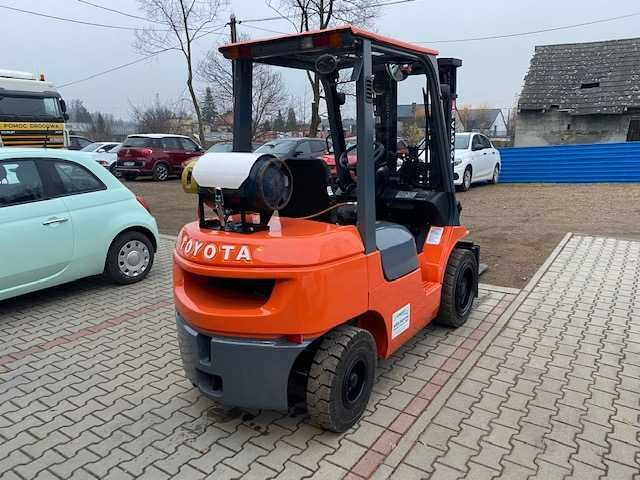 Wózek widłowy Toyota 02-7FGF30, 3t, LPG, 2002r, Triplex 4,3m, Automat