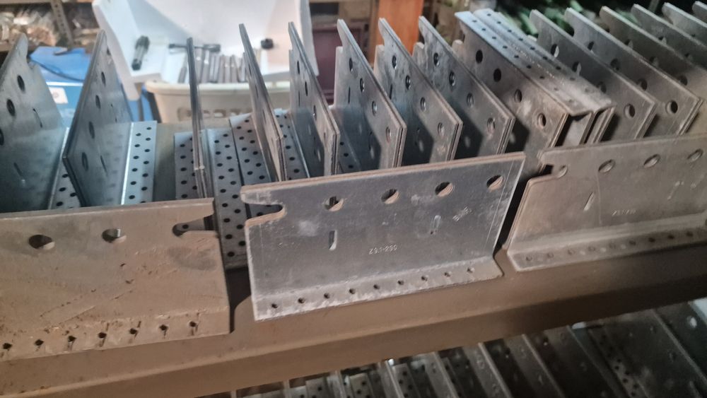 Suportes de apoio de fixação de postes  suportes em U SUPORTES AJUSTAV