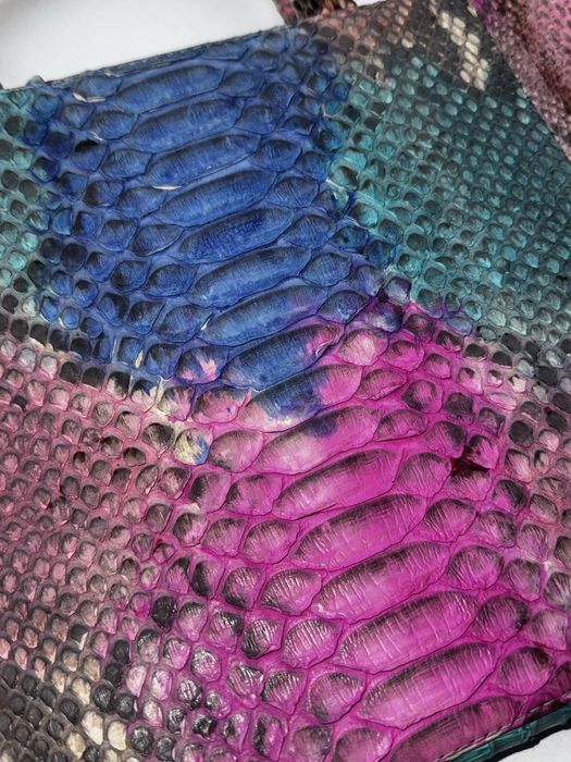 Продам шкіряний чохол під ноутбук або планшет. Натуральна змієва шкіра