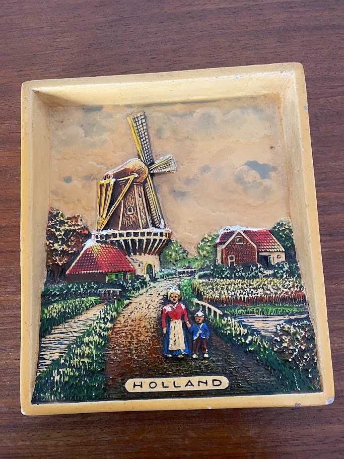 Quadro cerâmica, estandarte, caixa de lata, socas e cabide holandeses