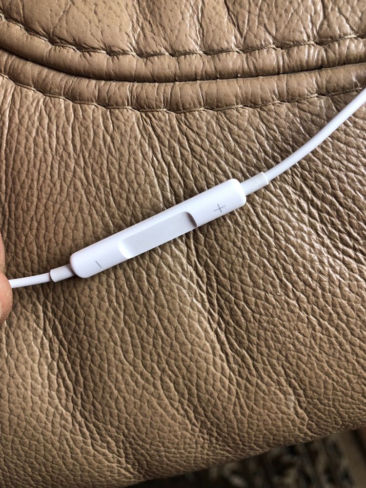 Навушники Apple провідні