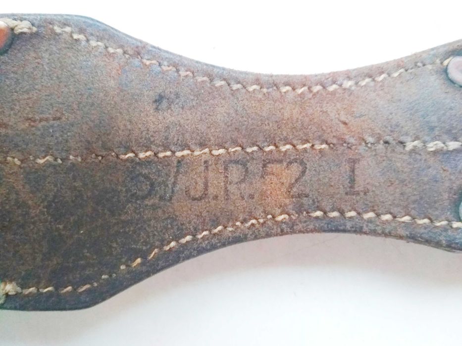 Багнет на Маузер 98К на килим або запчастини