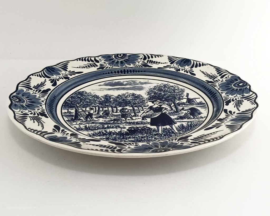 Porcelanowy talerz z końca XIX wieku