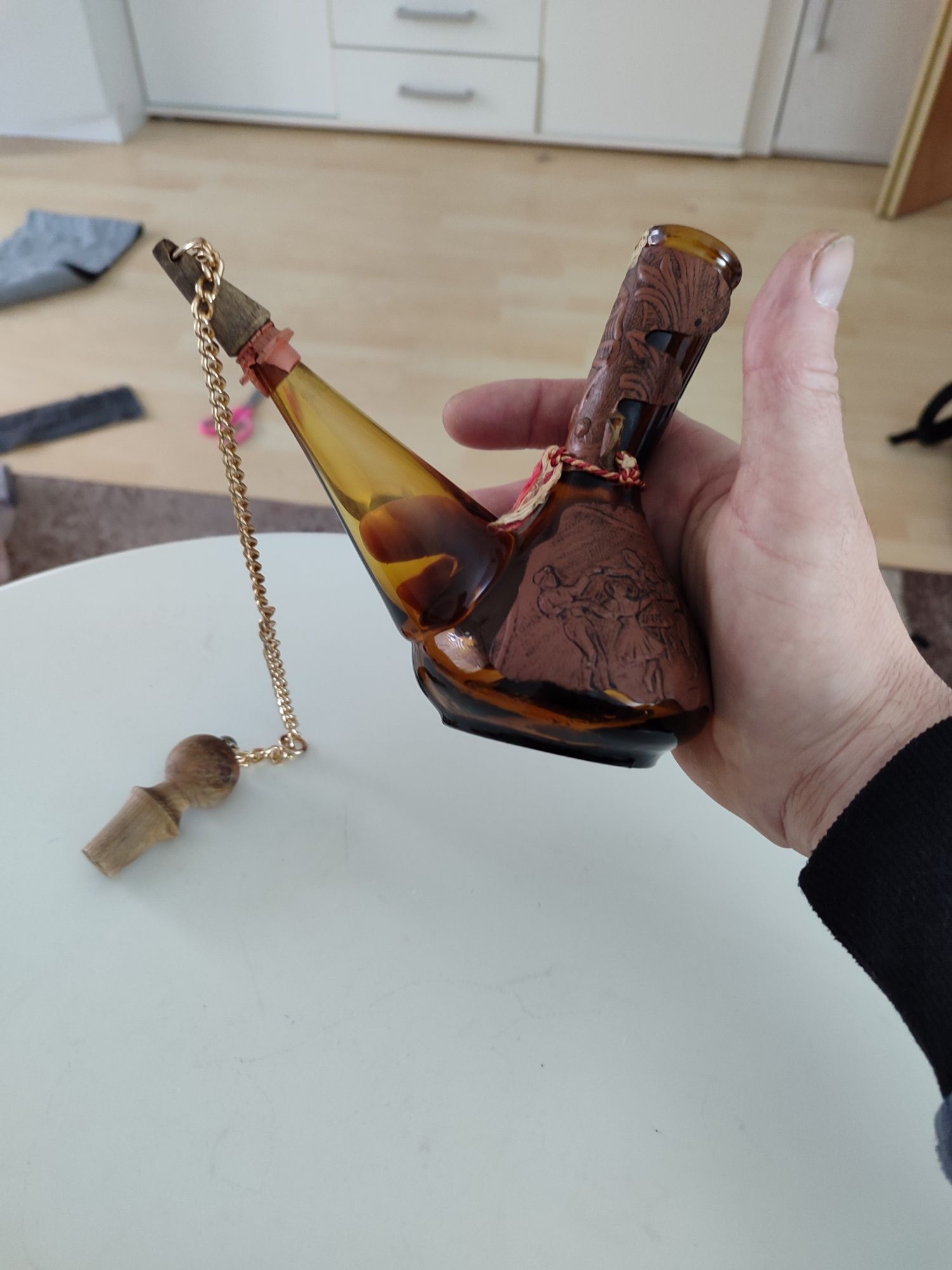 Старинная кожаная бутылка,большая и маленькая