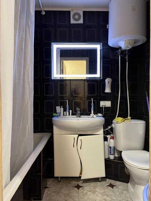 Продам 2к кв. Новые дома. Метро Дворец спорта пешком.  3\9