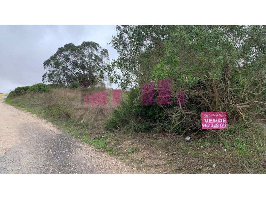 Lote em Pilotos - Vila Nova da Caparica