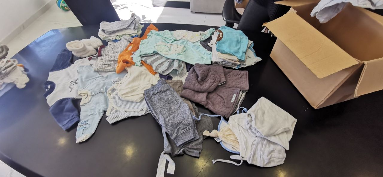 Karton Ubrań Niemowlęcych około 50 sztuk