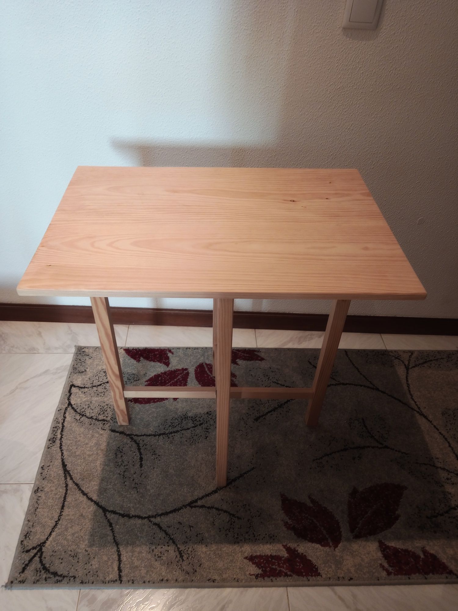 Mesa quadrada madeira