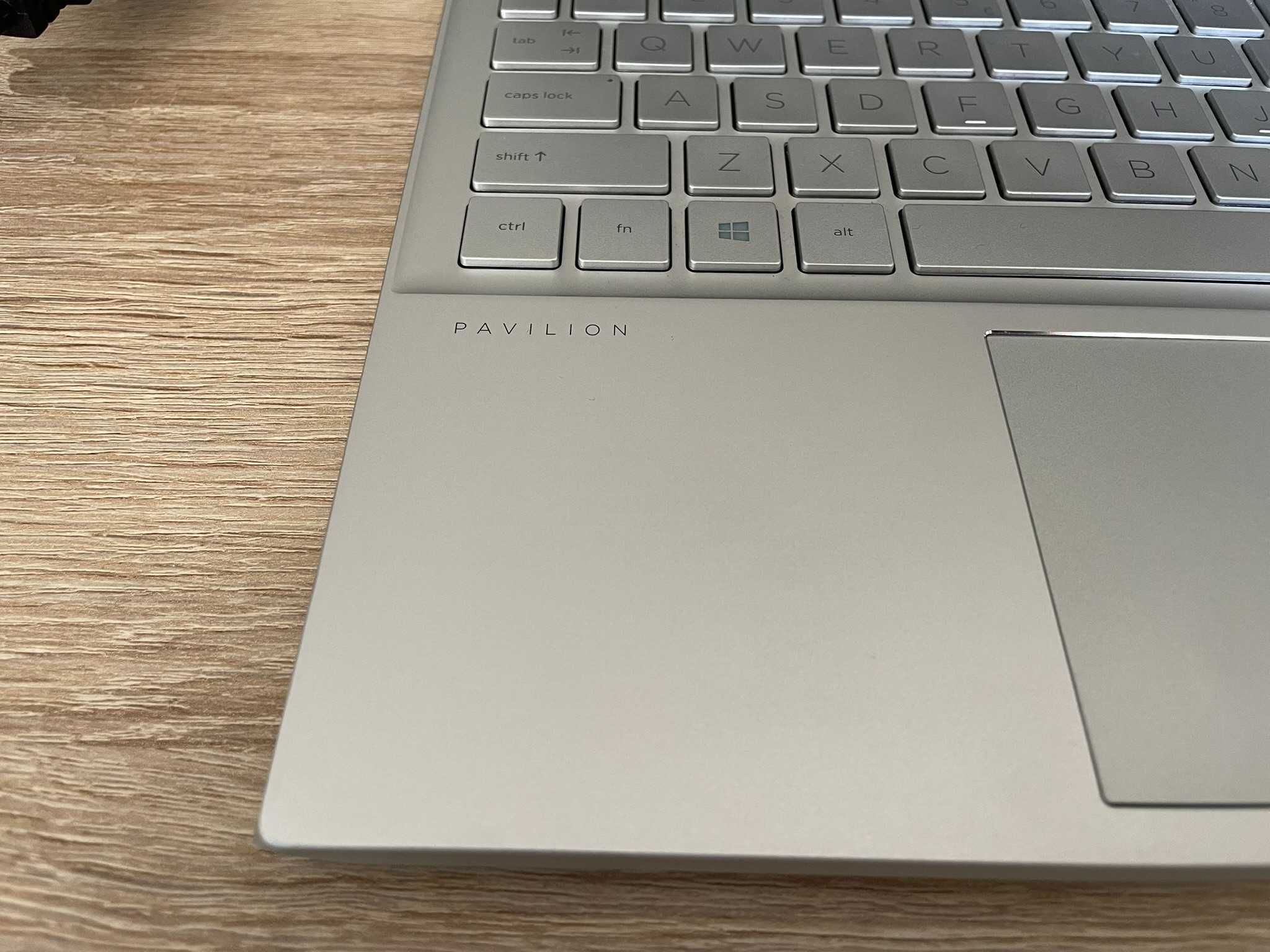 HP Pavilion 15‑eh1154nw - zestaw laptom-torba-mysz