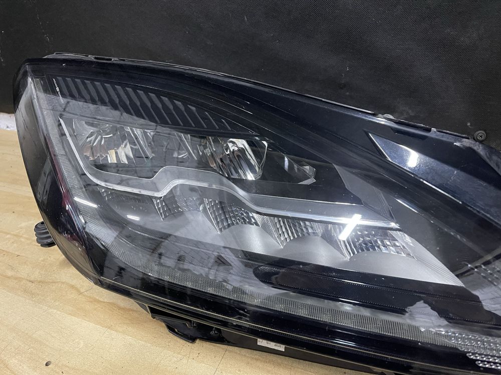 Lampy przód Jaguar E-pace x540