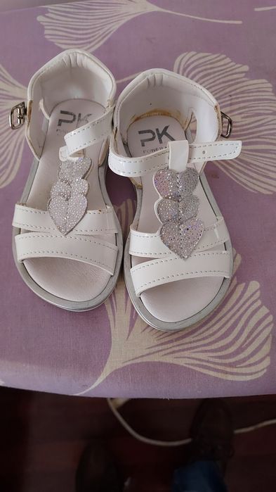 Roupa e calçado tudo por 15 €