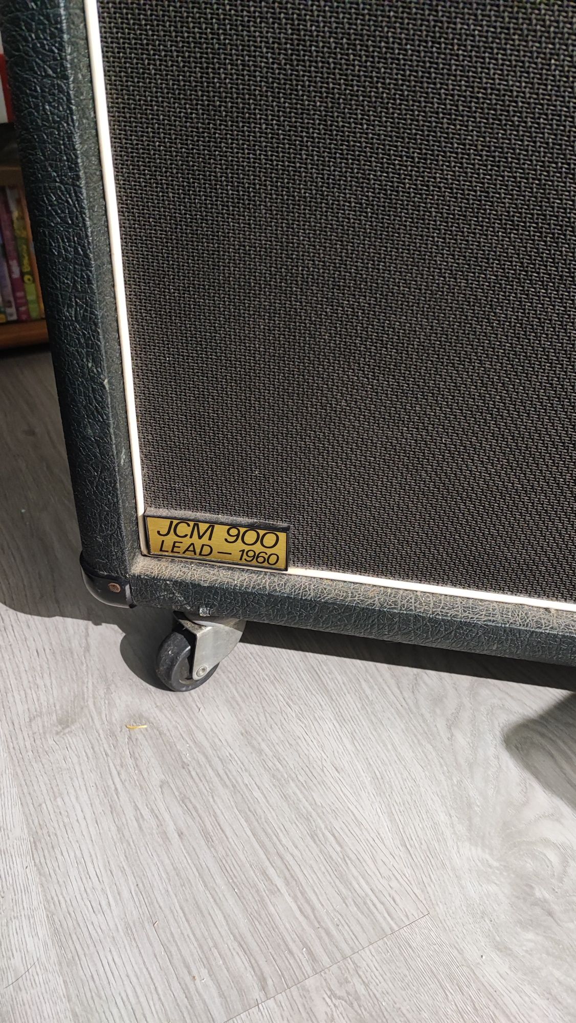 Amplificador de guitarra Marshall JVM410H c/ cabinete 4 bocas