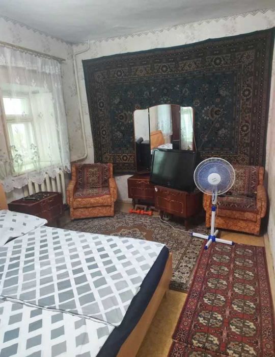 продам затишний будинок в чудовому районі,4 кімн,зручності гараж,5 сот