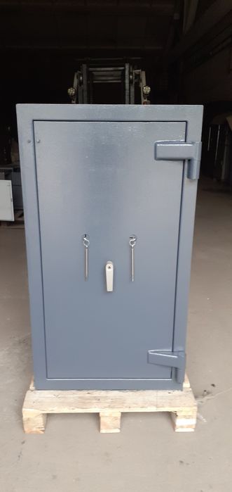 Продаю б.у сейф CL.V.150 K.K(Большой выбор)