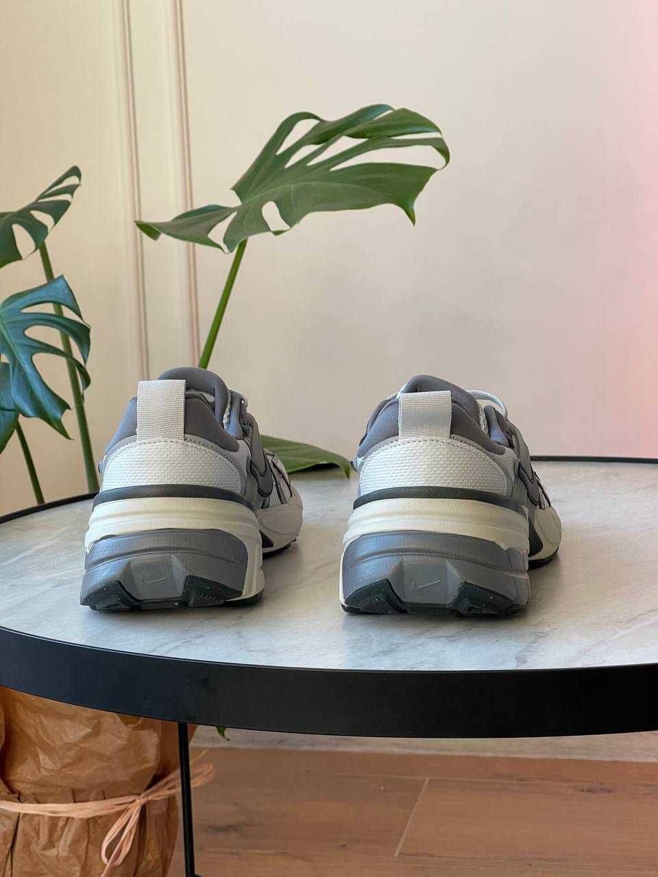 ВСІ РОЗМІРИ Кросівки Nike V2K Run Pure Platinum Wolf Grey найк сірі