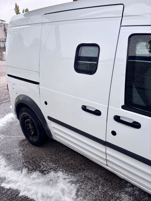 Продам броньований Ford connect