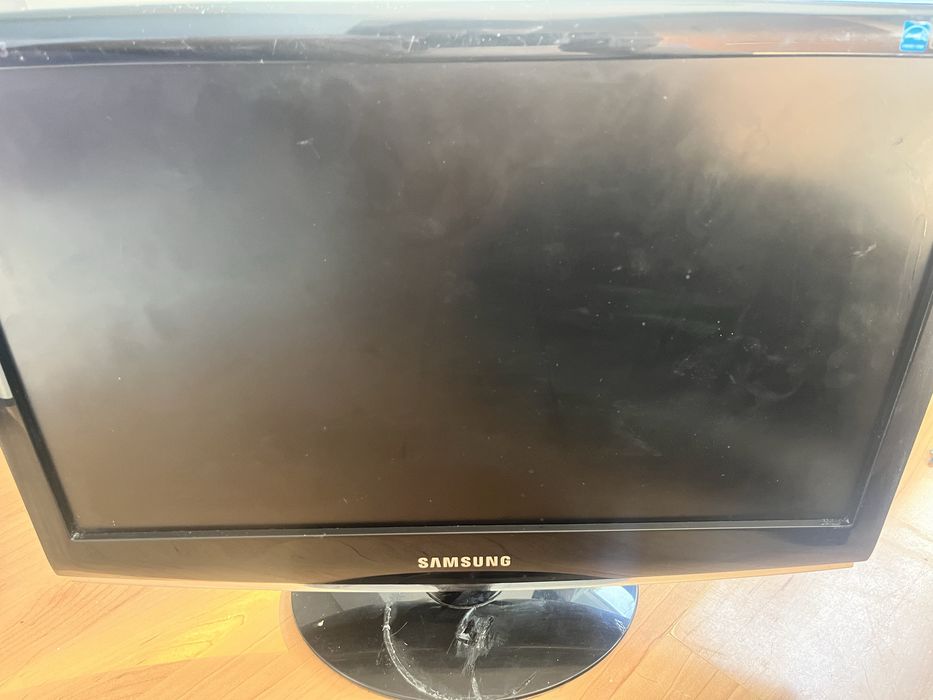 Monitor z klawiatura (sprawne)
