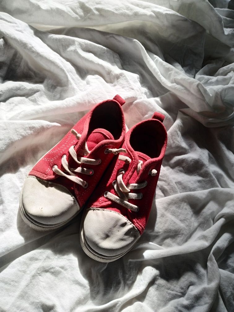 Червоно-білі дитячі кеди, кросівки, сліпони тканинні