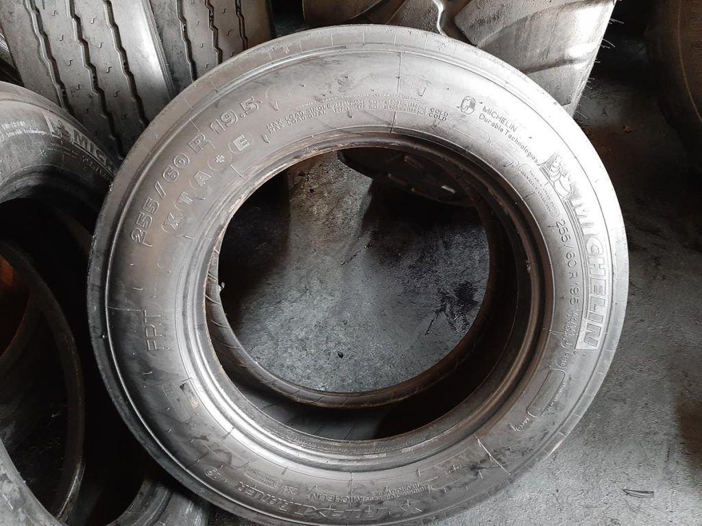 2x Opona używana ciężarowa 255/60R19.5 MICHELIN 350zł C2393 REZERW