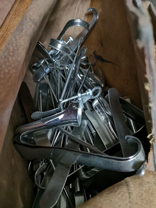 Narzędzia ginekologiczne, chirurgiczne, wzierniki, nożyce