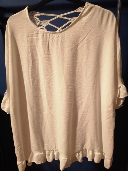 Blusas com renda atrás