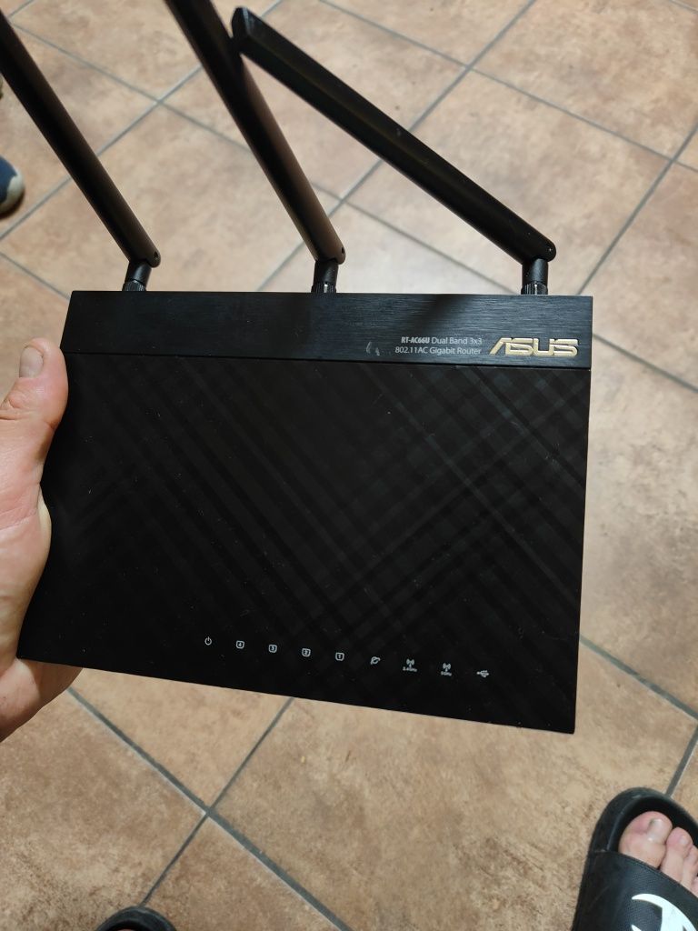 Продам wi-fi роутер RT-AC66U Dual Band 3x3

802.11AC Gigabit Router

A