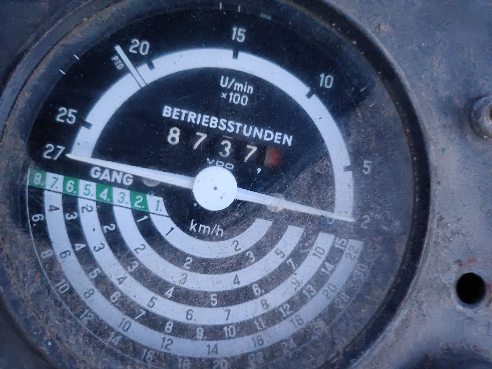 John Deere 2130, 1 półbiegi, 75 Km