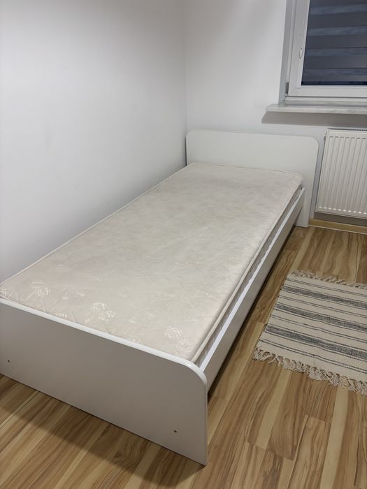 Łóżko 90x200 z materacem