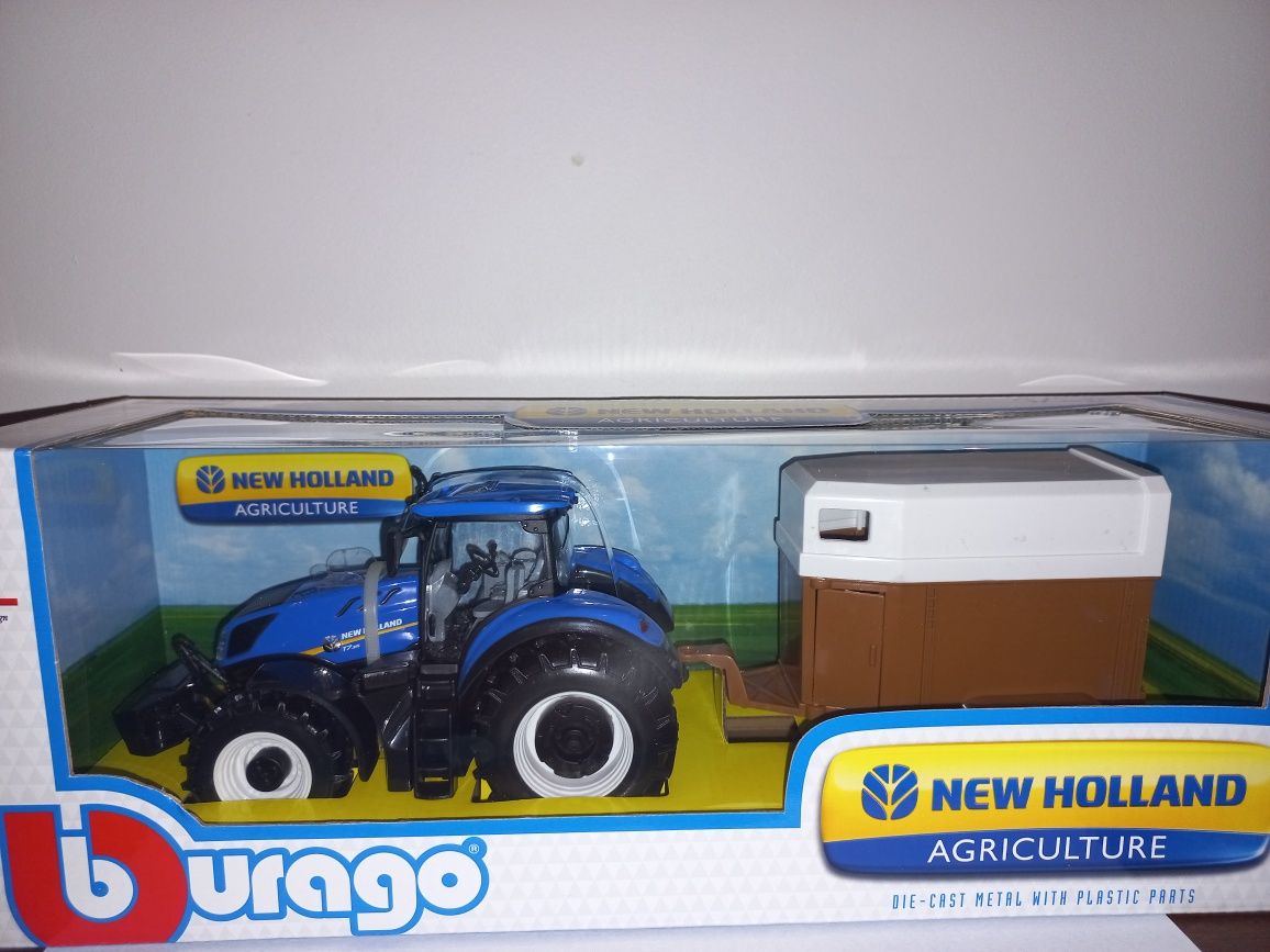 Bburago traktor New Holland T7.315 z przyczepą dla konia,skala 1:32