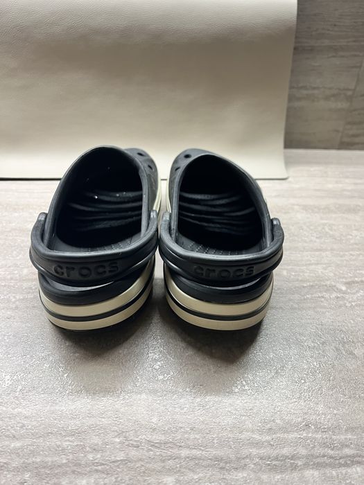 Crocs жіночі чорного кольору