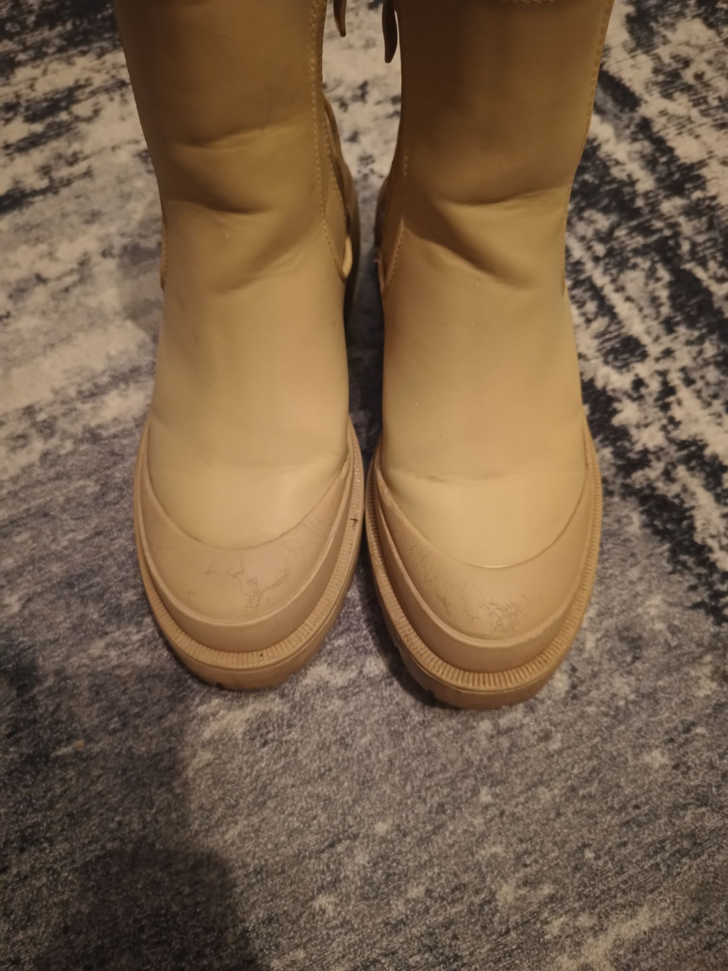 buty botki beżowe