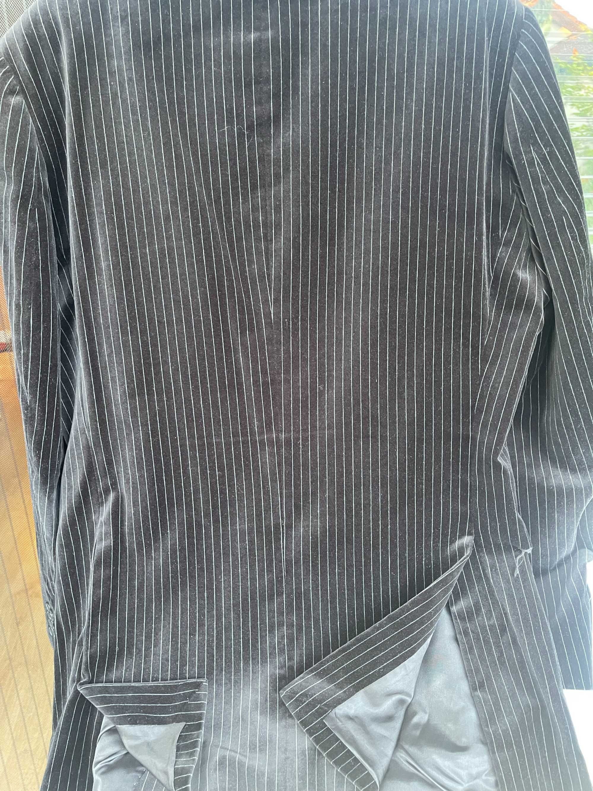 Marynarka H&M z aksamitu.
