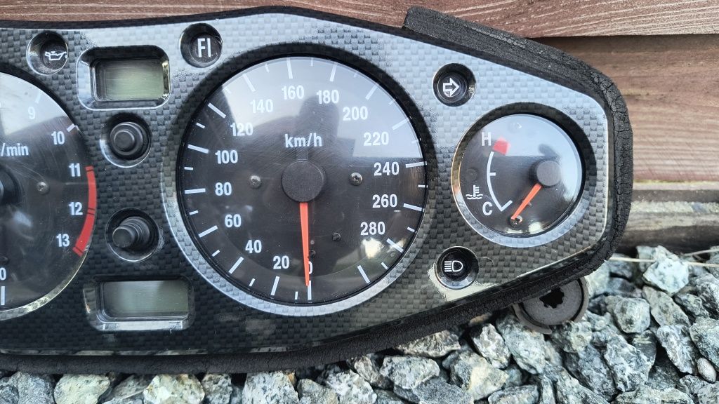 Licznik hayabusa 2001 GSX-R 1300 idealny stan